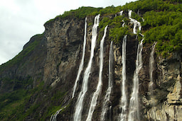 Seven_Sisters_Waterfall