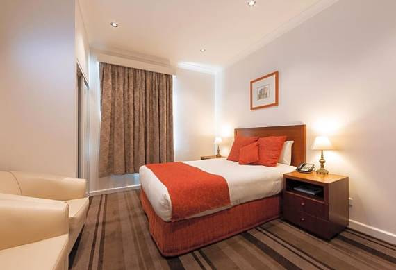 Standard Room Mercure Canberra 