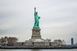 statue-ot-lirtry