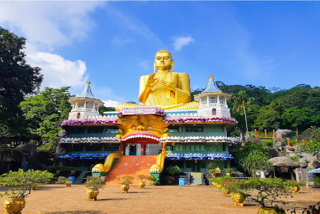 visit dambulla cave temple