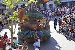 Disneyland (Inside)-1