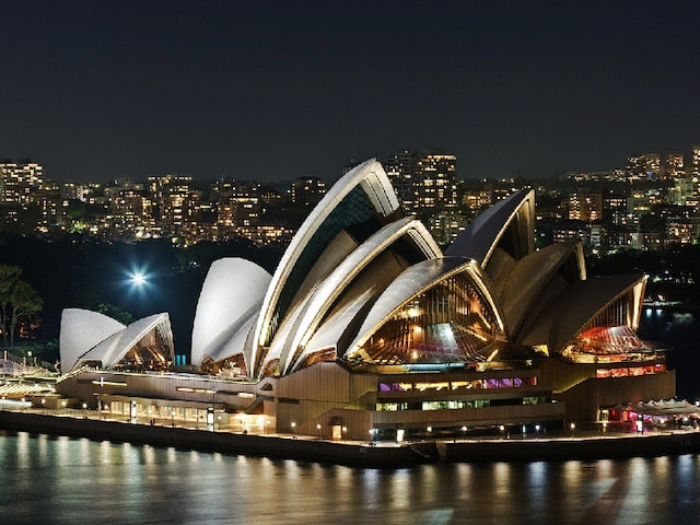See a show at the Opera House - 1