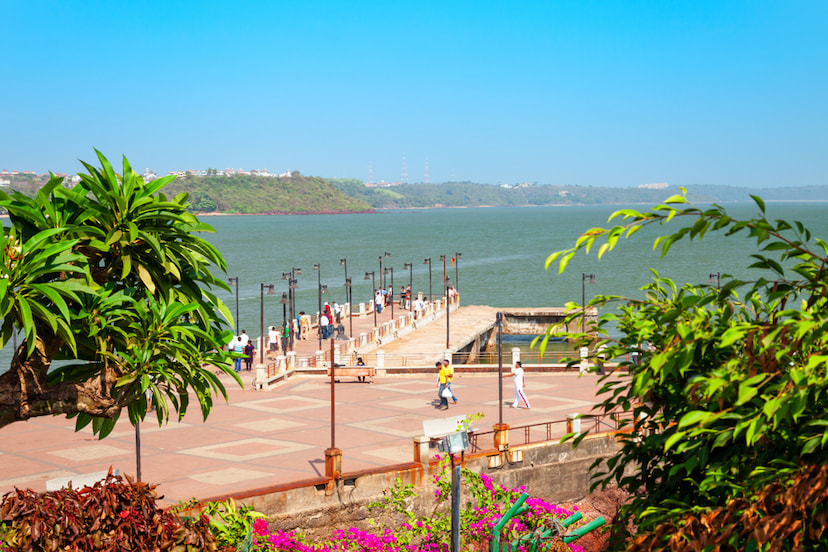 Dona Paula Beach-Beach in Goa