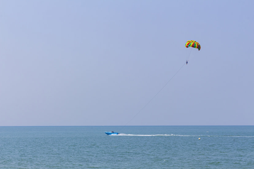 Try Parasailing At Calangute Beach In Goa