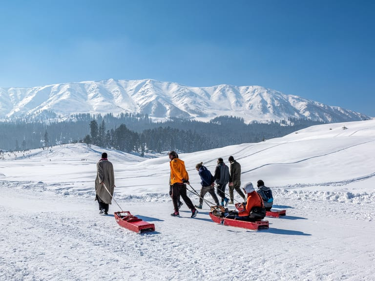 Sledging in Chandanwari