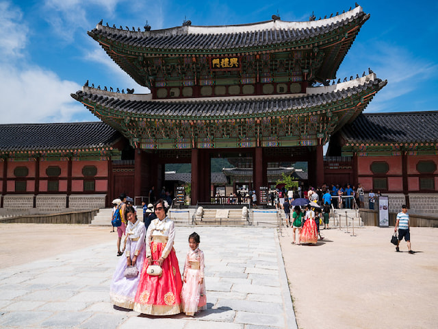Royal Instagram Pic while wearing a Hanbok