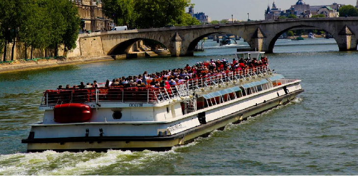 Bateaux Parisiens Seine River