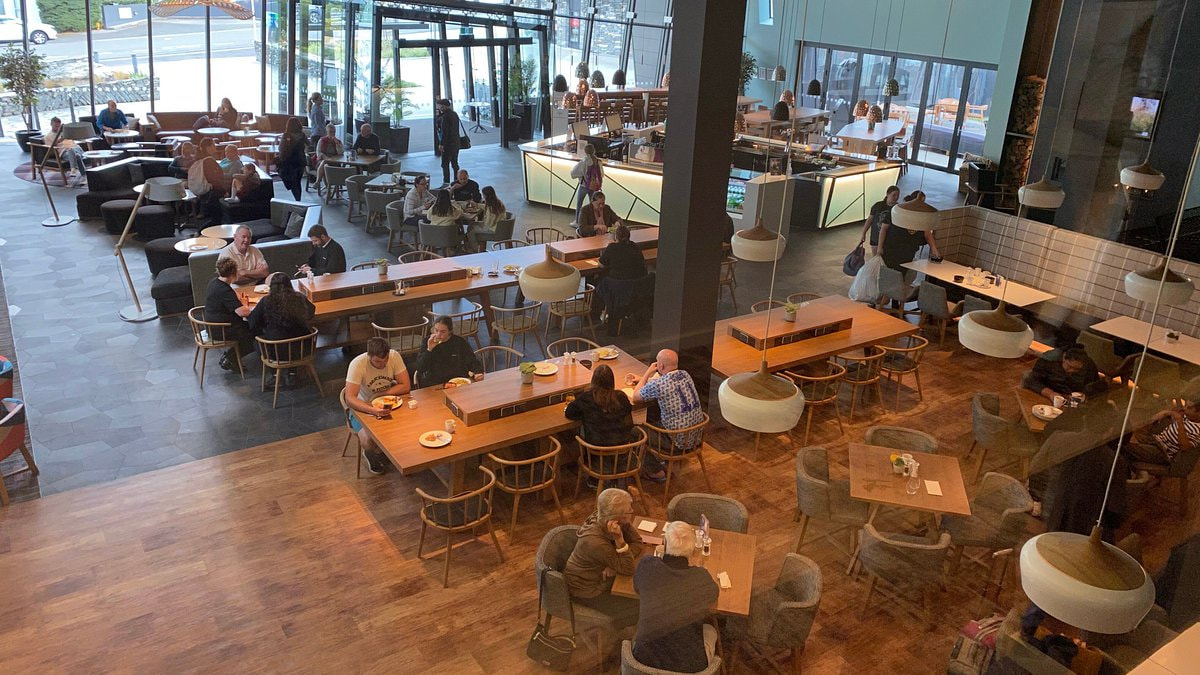 Holiday Inn Express & Suites Queenstown, an IHG - Restaurant Area