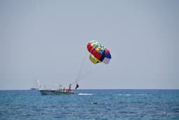 Parasailing 1
