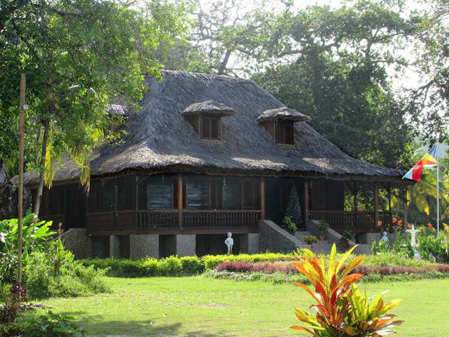 colonial plantation house