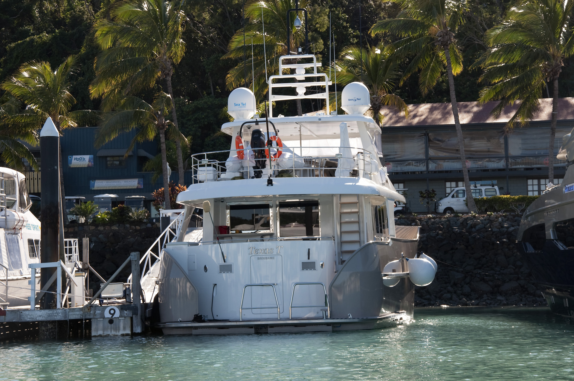 Full Day cruise of Whitsundays to Great Barrier Reef
