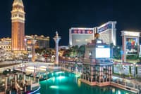 Walking tour of Las Vegas strip