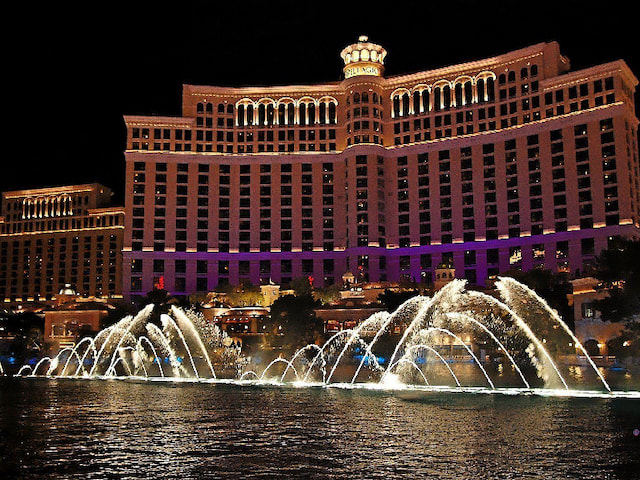 Soak in the beauty of the Bellagio fountains