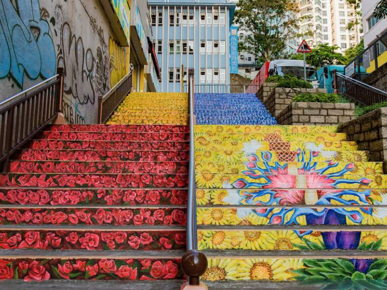 Discover the Central Street Art - 1