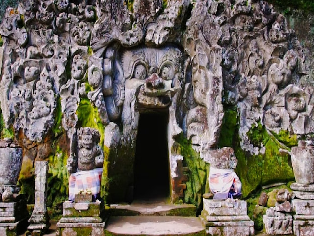 Walk Through The Dark Passages Of Goan Caves - 1