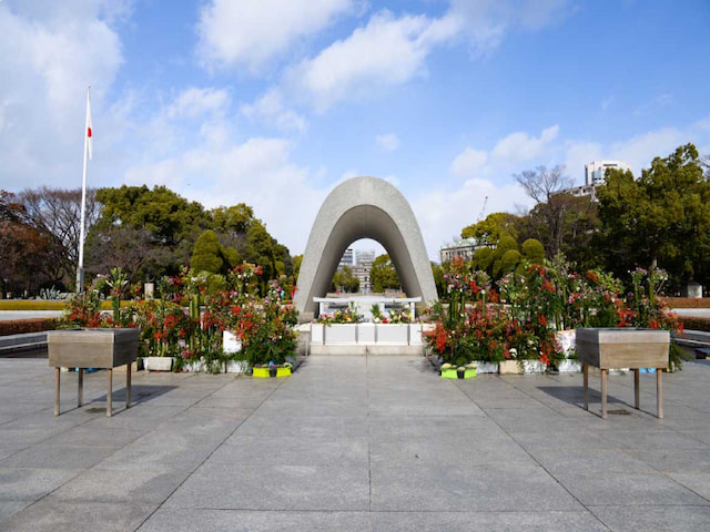 Peace Memorial Park - Museum and Atomic Bomb Dome - 1