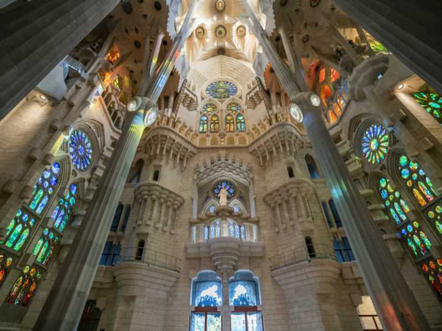 Sagrada Familia Skip-The-Line Guided Tour - 1
