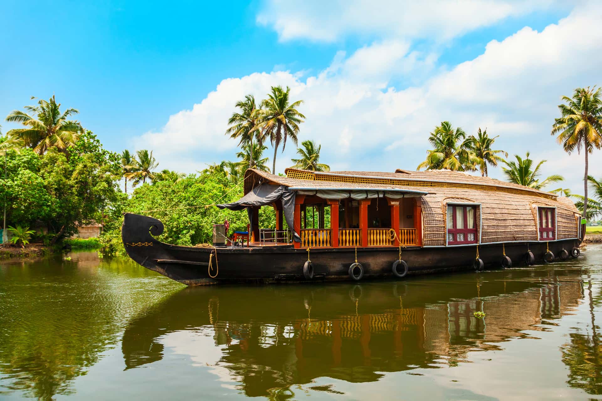 Stay At Houseboats In Alleppey in South India