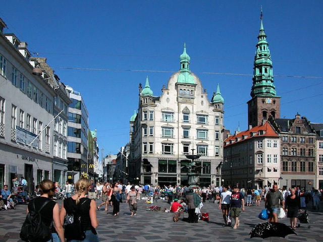 Stroll On The Longest Pedestrian Street - 1