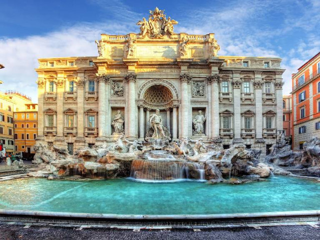 Get a chance to see the beautiful Trevi Fountain 1