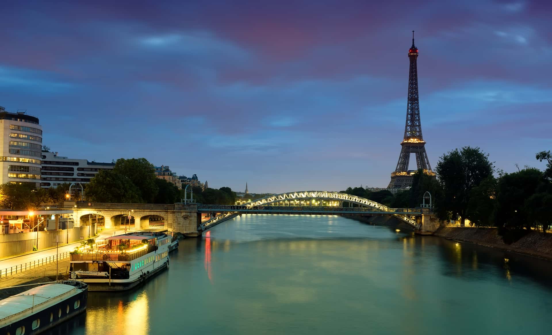 Paris illumination cruise in Switzerland - Paris