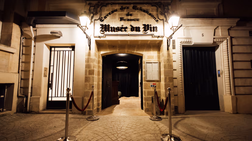 Learn about the wine history at 5 squares Charles Dickens