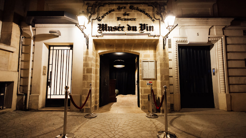Learn about the wine history at 5 squares Charles Dickens