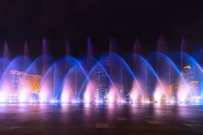 Soak in the beauty of the Bellagio fountains
