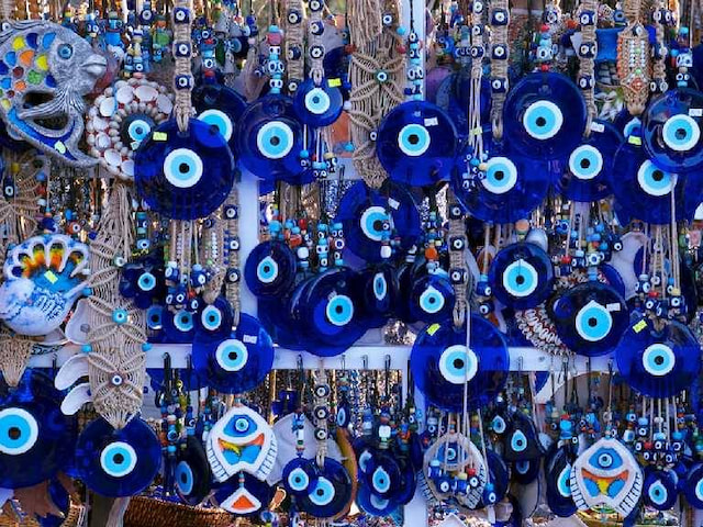 Stock your bags with souvenirs 1