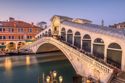 Stroll Around Venice Oldest Rialto Bridge