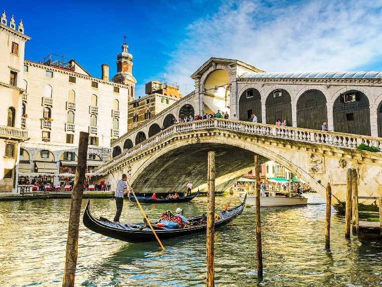 Stroll around Venice oldest Rialto Bridge