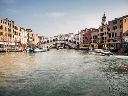 Stroll Around Venice Oldest Rialto Bridge