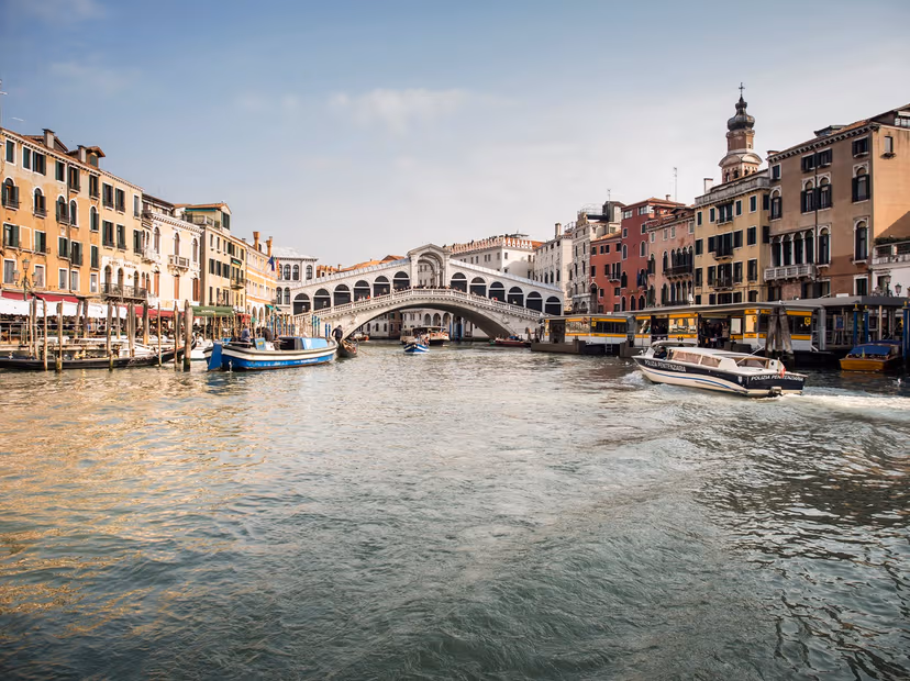 Stroll Around Venice Oldest Rialto Bridge