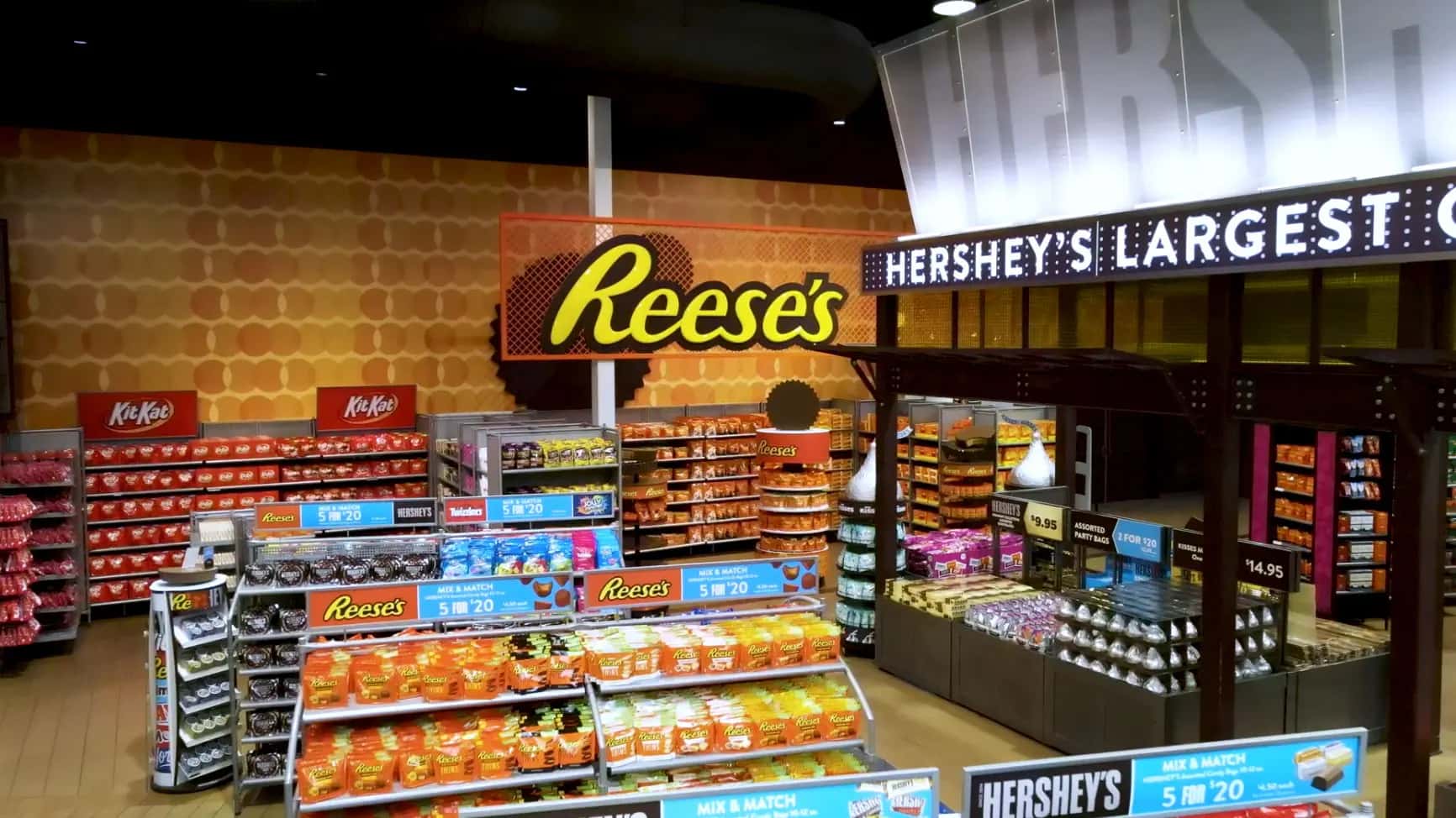 Visit The Hershey’s Chicago candy store in Alaska